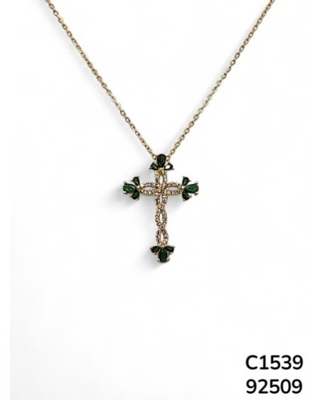 C1539 Cadena de Cruz Dorada con Detalle de Esmeralda