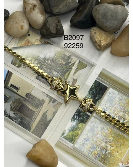 Pulsera dorada con dije de estrella – Un accesorio versátil y sofisticado para realzar cualquier look