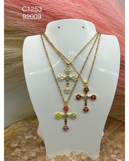 Collar de cruz con rosas