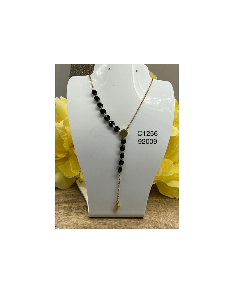 Collar de cruz con cuentas negras