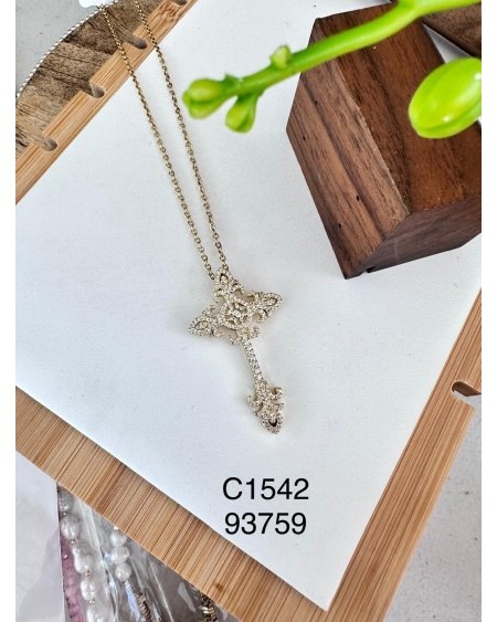 Collar con Cruz Adornada con Cristales | Fe y Brillo en un Diseño Únic