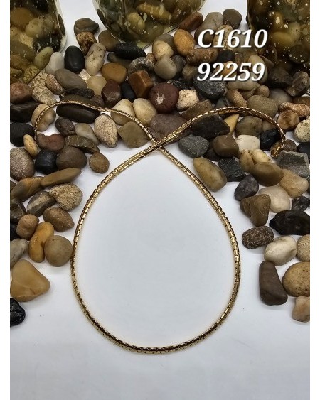 Collar Texturizado Dorado - Sofisticación y Brillo Refinado