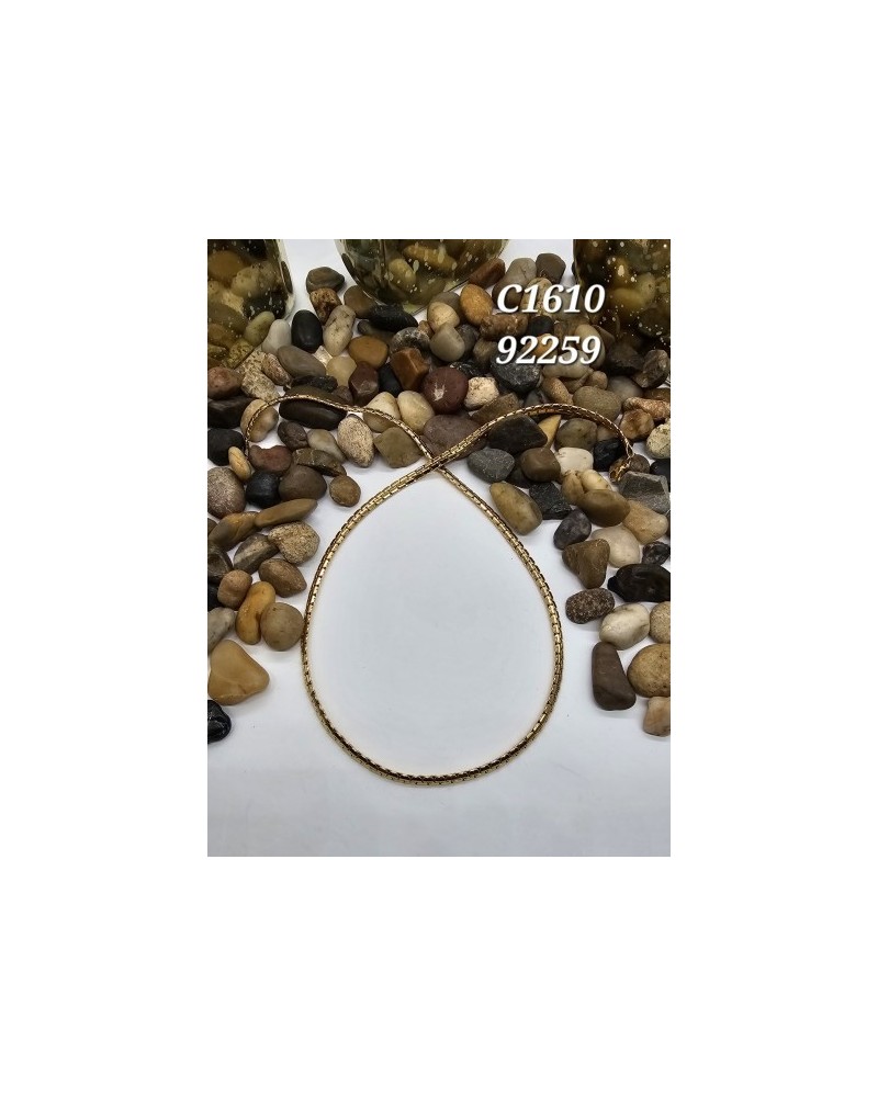 Collar Texturizado Dorado - Sofisticación y Brillo Refinado