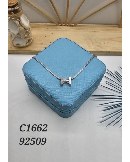 Collar con Perlas y Cadenas Doradas - Un Toque de Lujo Moderno