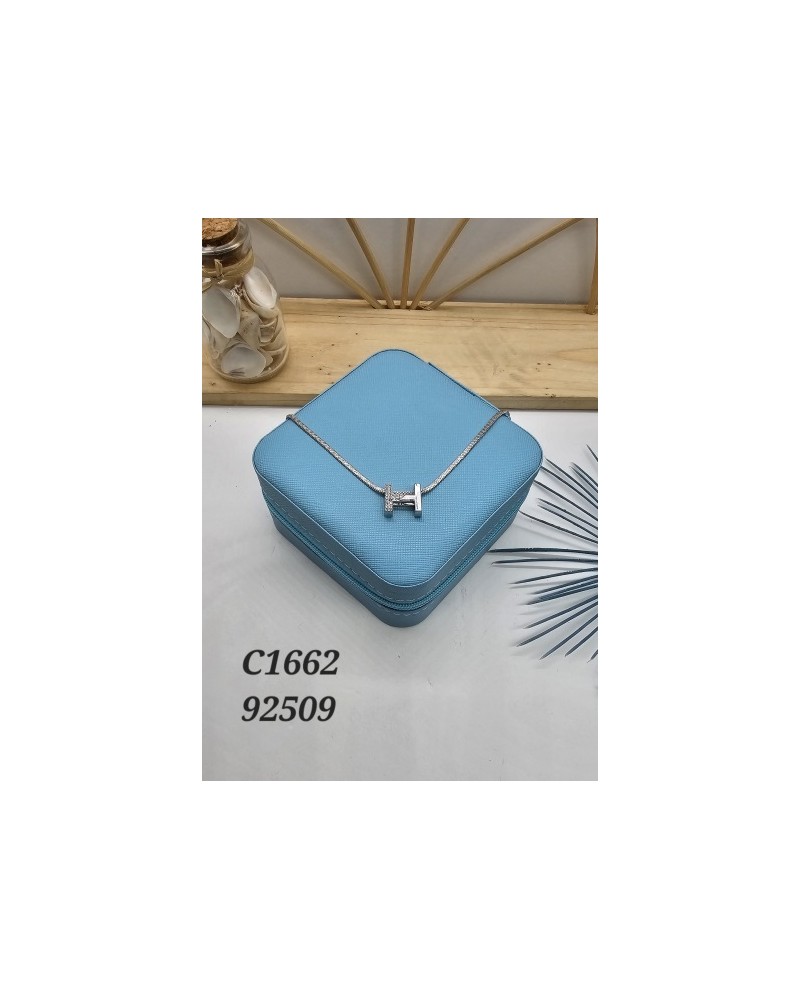 Collar con Perlas y Cadenas Doradas - Un Toque de Lujo Moderno