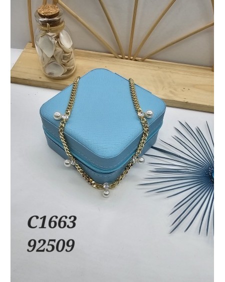 Collar con Colgante ‘H’ y Cristales - Sofisticación y Estilo Diario