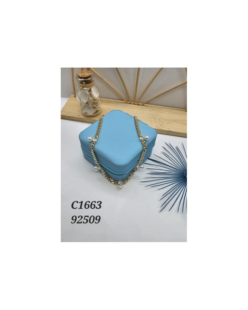 Collar con Colgante ‘H’ y Cristales - Sofisticación y Estilo Diario