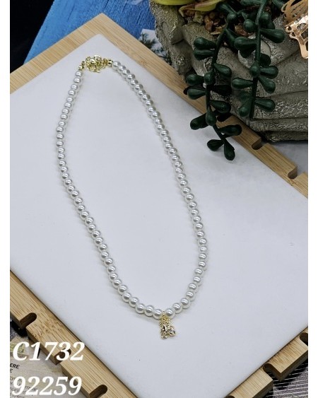 Collar con Perlas y Colgante Dorado - Toque Romántico para Cualquier O