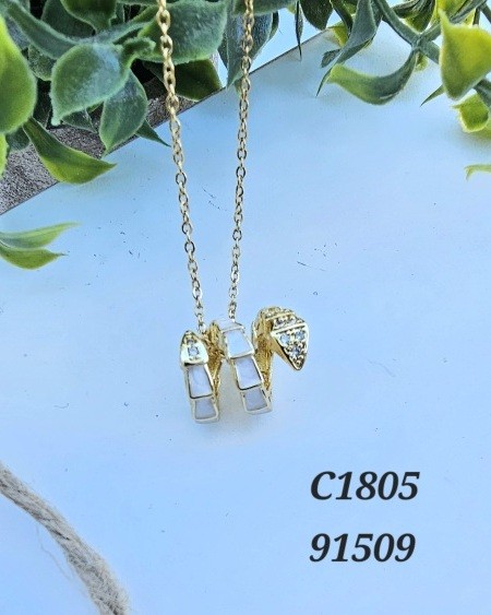 Collar con Dijes Dorados y Gemas - Elegancia Atemporal con Brillo Suti