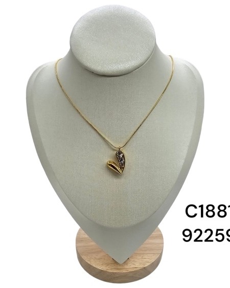 Collar con Dije de Corazón - Joyería Moderna en Acero Inoxidable