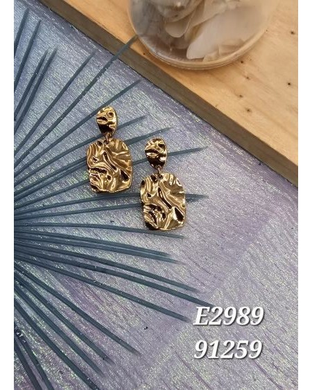 E2989 Aretes Dorados Texturizados | Diseño Irregular y Sofisticado