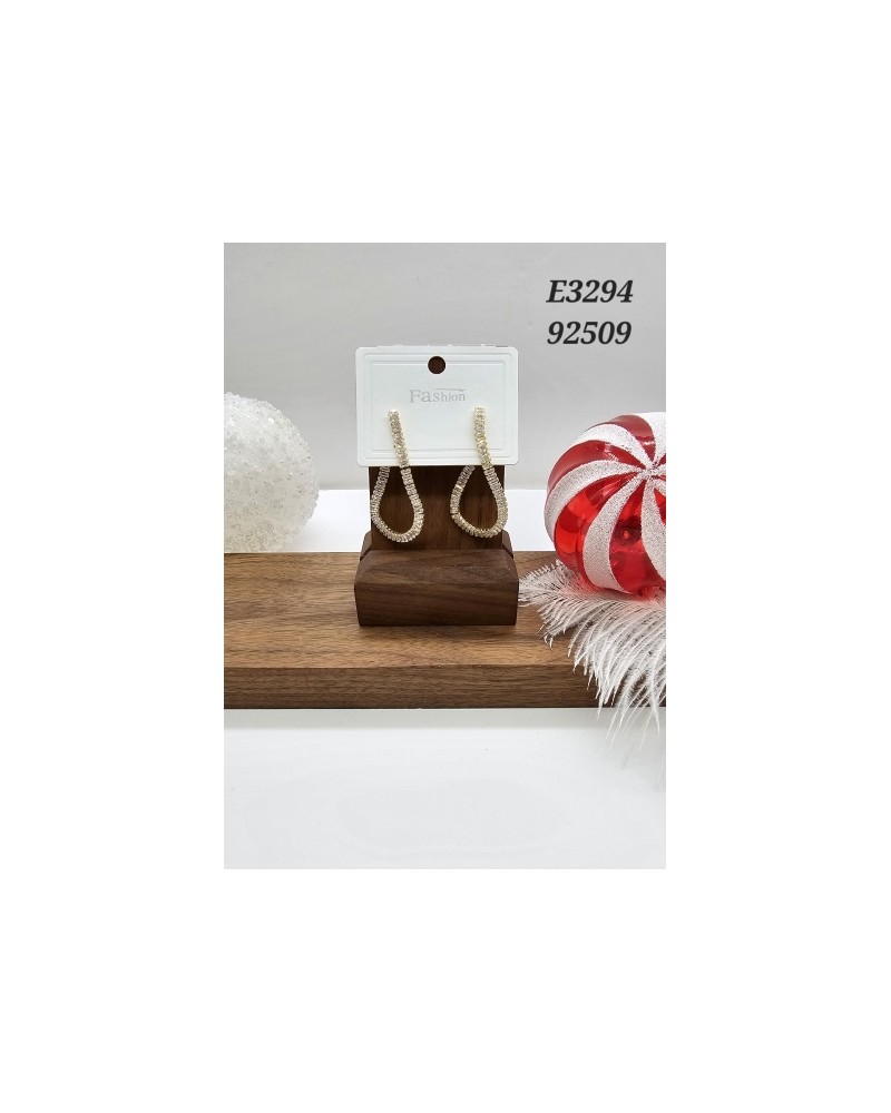 E3294 – Aretes de Lágrima con Cristales – Toque de Sofisticación E3294 – Aretes de Lágrima con Cristales – Toque de Sofisticación