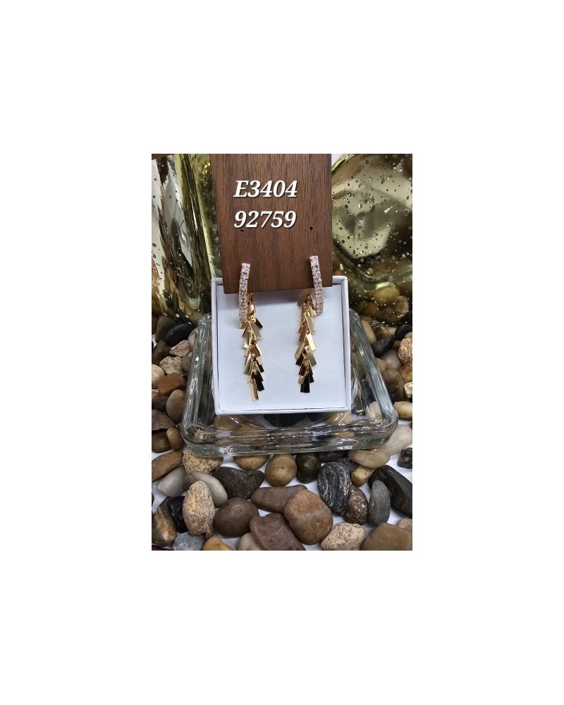E3404 – Aretes Colgantes con Cristales y Placas Doradas | Brillantes y Modernos E3404 – Aretes Colgantes con Cristales y Placas Doradas | Brillantes y Modernos