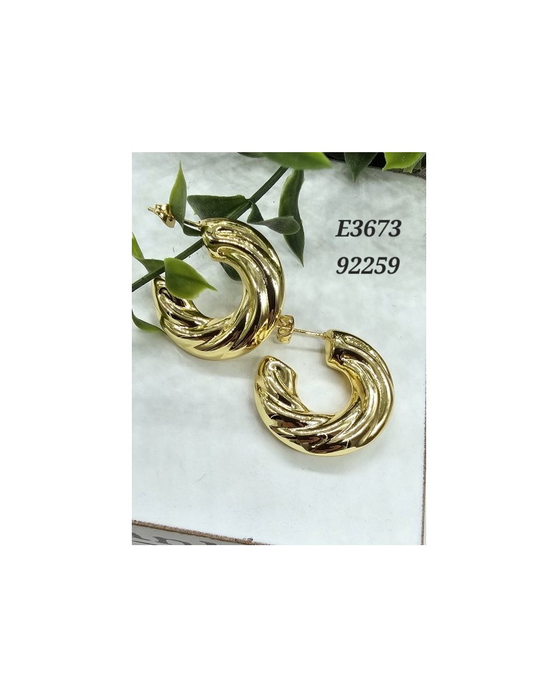 E3673 – Aros Retorcidos Dorados | Diseño Contemporáneo con Textura Brillante E3673 – Aros Retorcidos Dorados | Diseño Contemporáneo con Textura Brillante