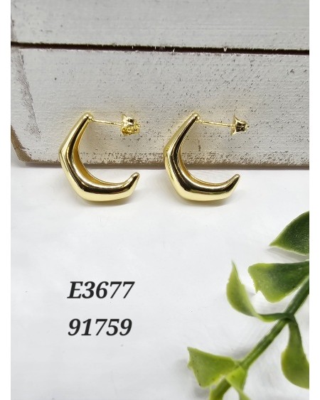 E3677 – Aros de Media Luna Dorada | Accesorio Minimalista y Moderno