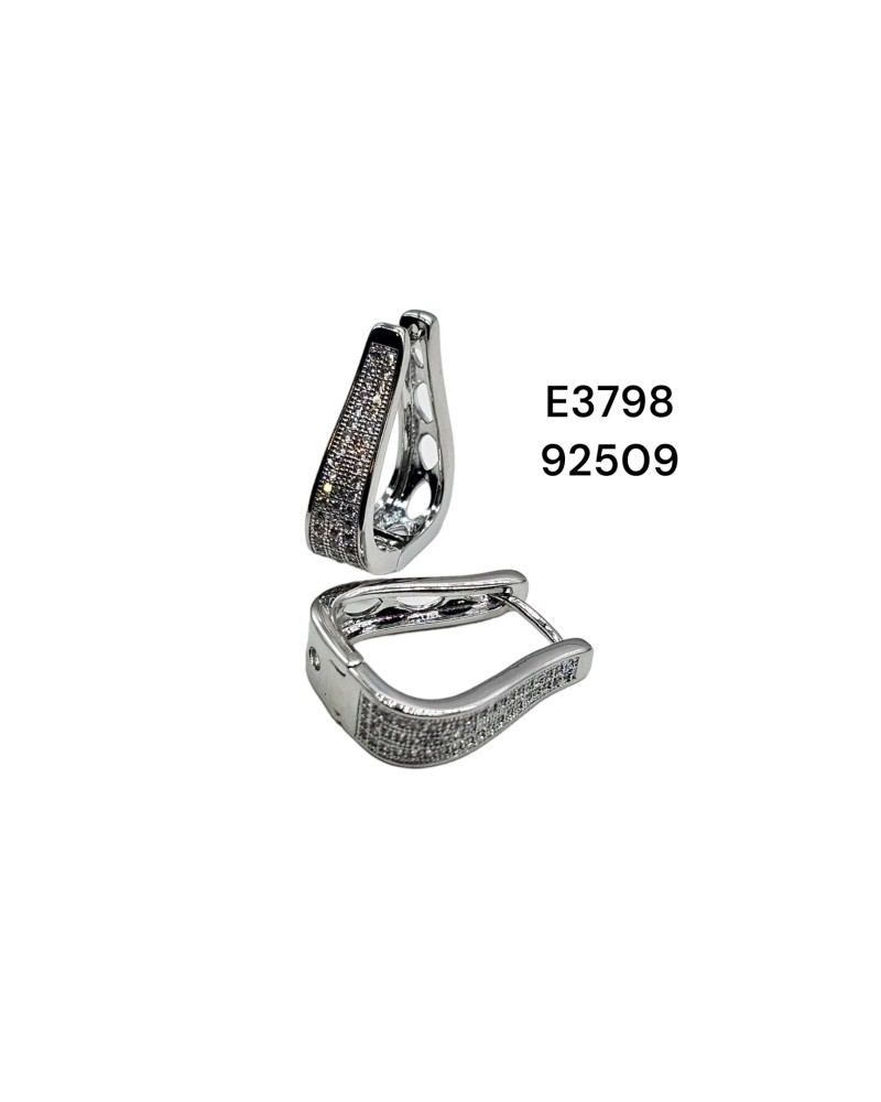 E3798 – Aros Plateados Angulares con Brillantes | Un Diseño Elegante y Llamativo