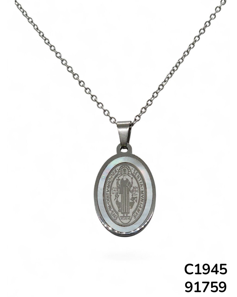 C1945 Cadena con Dijes de de San Benito con detalles de concha nacar