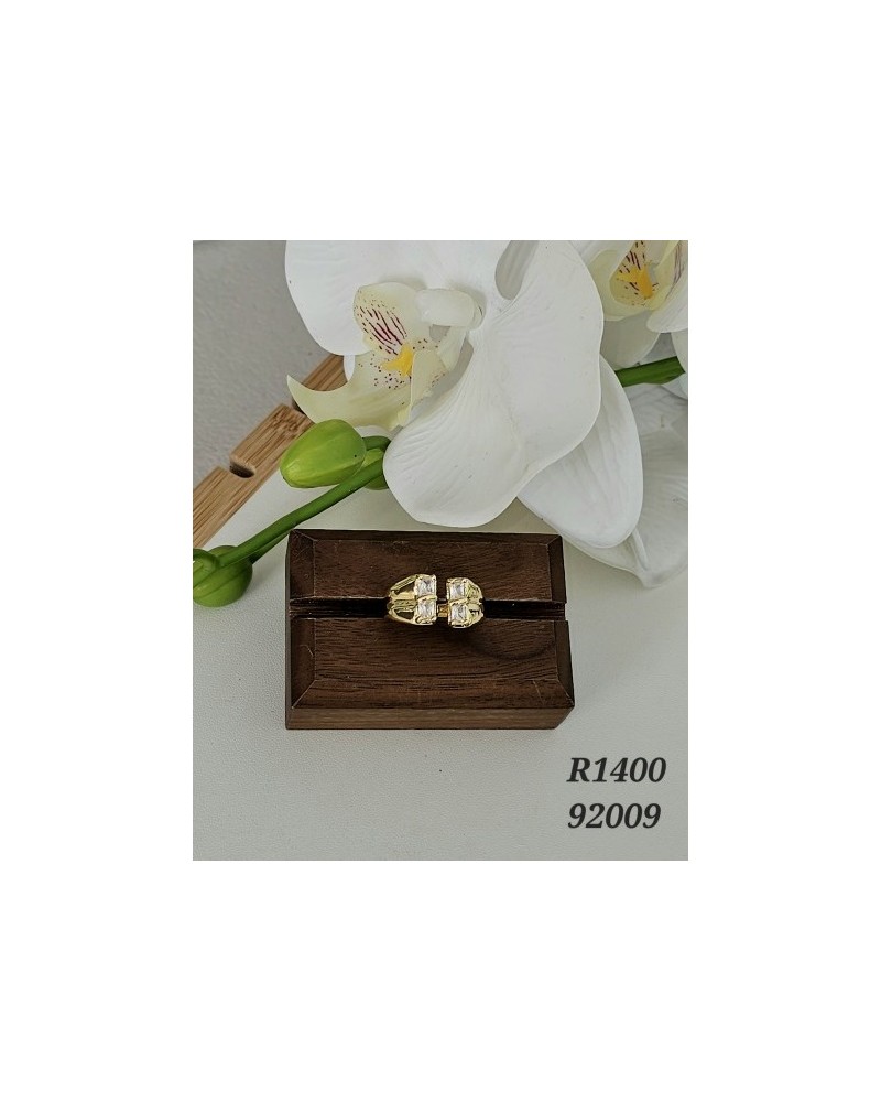 R1400: Anillo Geométrico de Doble Piedra Chapado en Oro | Diseño Moderno y Versátil