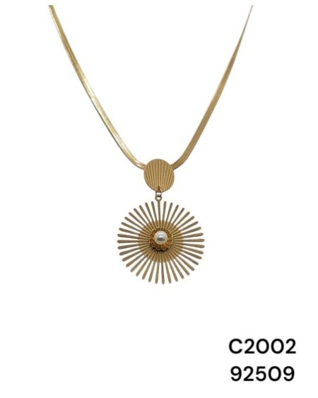 C2002 Cadena dorada tejido plano con dije de diseño de ráfaga solar con una perla en el centro