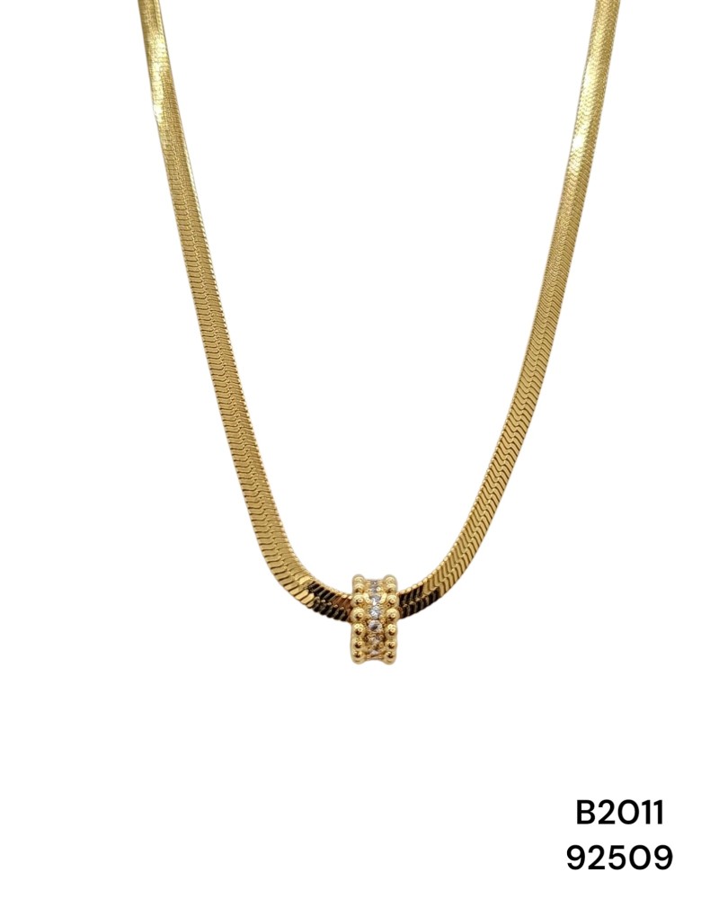 C2011 Cadena dorada tejido plano con dije en forma de cilindro con detalles de cristales