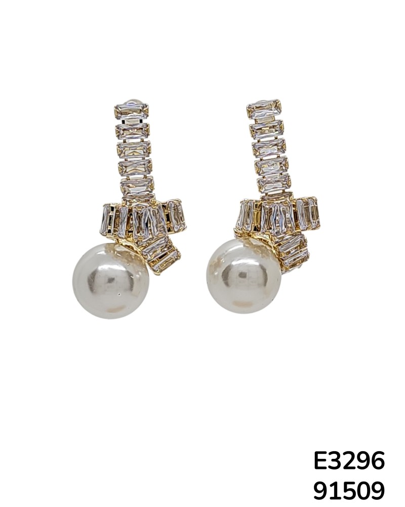 E3296 Aretes colgantes con baguette dorado y perlas