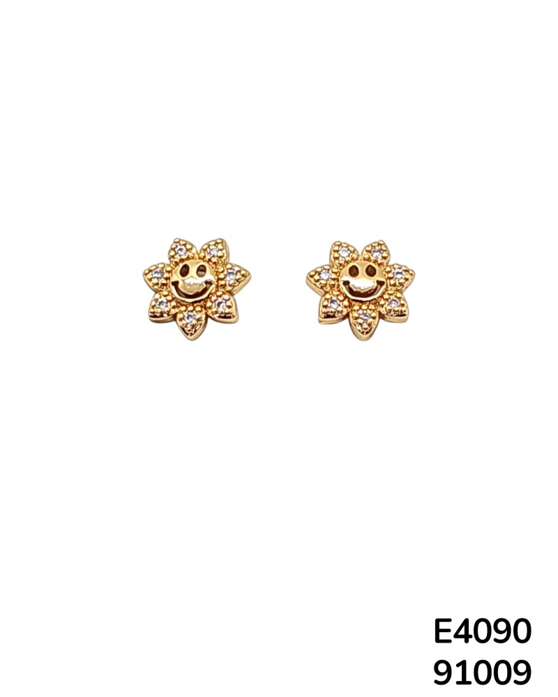 E4090 Aretes chapado en oro  en forma  de Flor Dorada con Cristales Pequeños y un diseño de sonrisa en el centro