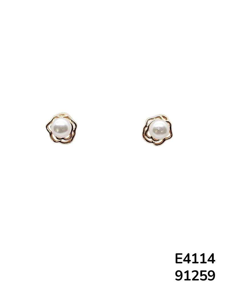 E4114 Aretes chapado en oro  en forma  de Flor Dorada con una perla en el centro