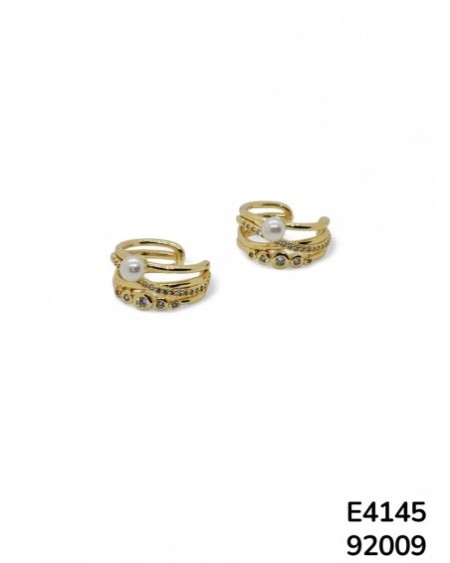 E4145 Aretes Ear Cuffs de Chapado en oro dorado bandas apiladas con detalles de pequeñs cristales y perla en el borde.