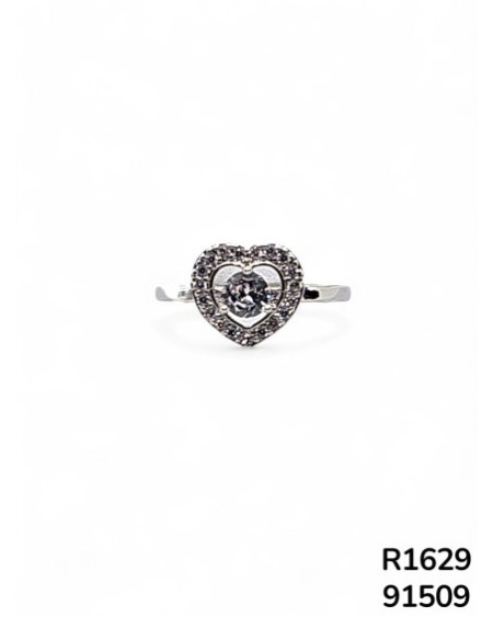 R1629: Anillo de corazón plateado con incrustaciones brillantes.